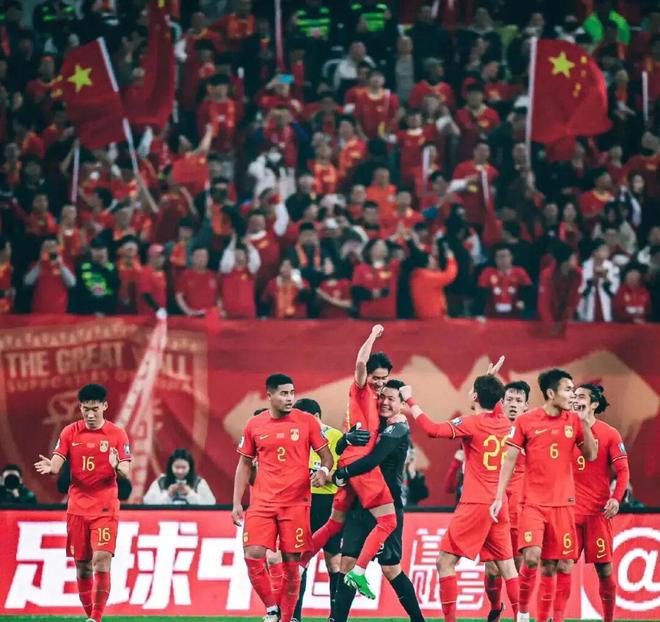 包含亚洲足球盛事瞩目：赛场张力不断升级的词条